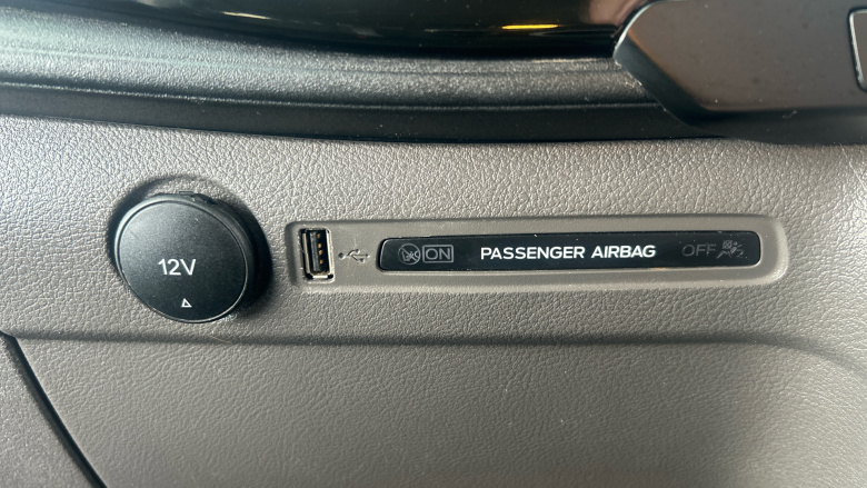 Ford Transit Custom 320 L1 Diesel Fwd 2.0 EcoBlue 170ps Low Roof D/Cab Limited Van Auto